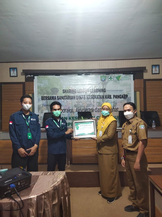 LKC Dompet Dhuafa sukseskan percepatan Desa Deklarasi Open Defecation Free (ODF) hingga raih penghargaan dari Dinas Kesehatan Pangkep, Sulawesi Selatan. (Selasa, 28/12) Dok. Dompet Dhuafa.
