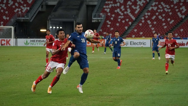 Timnas Indonesia saat menghadapi Thailand di leg pertama final Piala AFF 2020 di National Stadium, Singapura, Rabu (28/12). Foto: Dok. PSSI