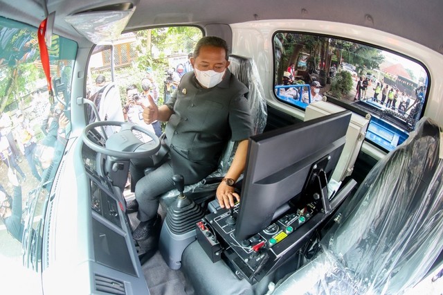 Mobil Terparkir Liar Di Kota Bandung, Siap-Siap Kena Derek (35120)