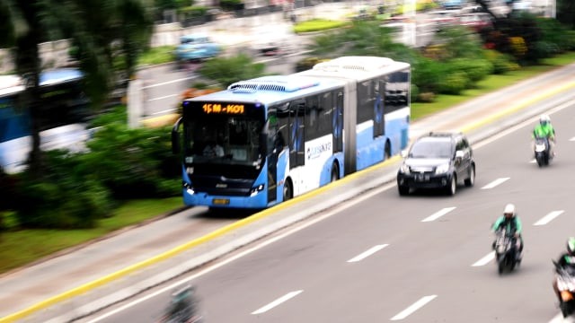 Transjakarta Ubah Jam Operasional Di Malam Tahun Baru | Kumparan.com