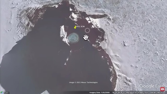 Penampakan objek misterius diduga UFO di Antarktika yang ditemukan di Google Earth. Foto: UFO Sightings Daily via YouTube