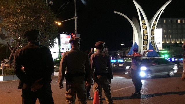 Suasana malam tahun baru 2022 di kota Banda Aceh, Jumat (31/12). Foto: Zuhri Noviandi/kumparan