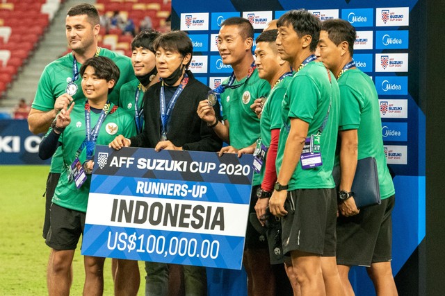 Shin Tae-yong Pakai Helm, Netizen pun Ngakak: Mau Balapan di Mandalika (27348)