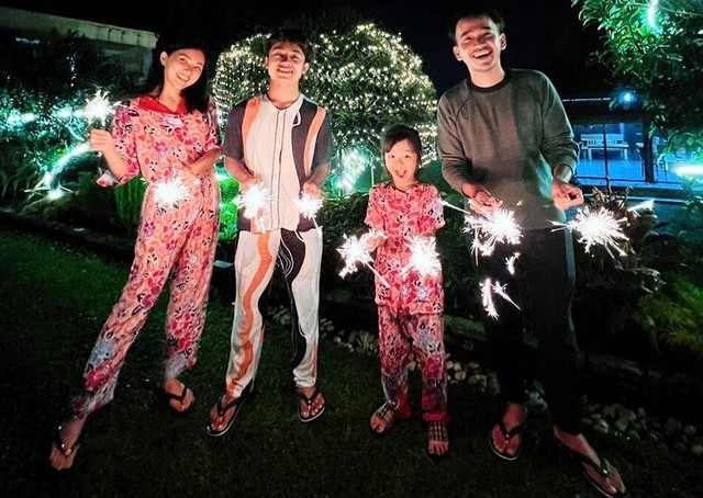 Perayaan tahun baru keluarga selebriti. Foto: Instagram/@rubenonsu
