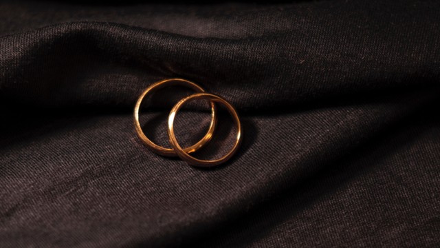 Ilustrasi cincin emas. Foto: Unsplash.com/nimz_co