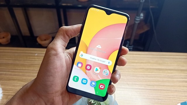 Smartphone Samsung Galaxy A01. Foto: Aulia Rahman/kumparan