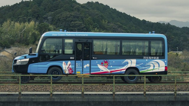 Canggih, Bus di Jepang Ini Bisa Beroperasi di Jalan Raya dan Rel Kereta (2)