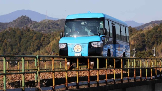 Canggih, Bus di Jepang Ini Bisa Beroperasi di Jalan Raya dan Rel Kereta (1)