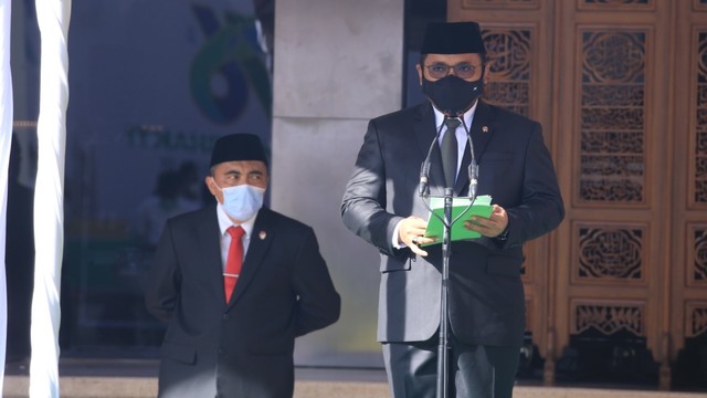 Gus Yaqut Pimpin Doa di HUT ke-49 PDIP, Doakan Megawati dan Kader Banteng (42149)