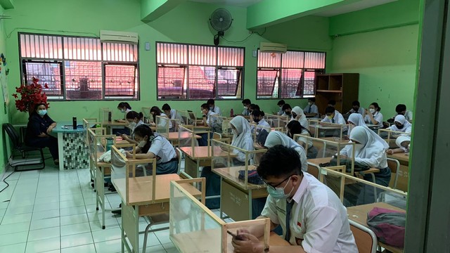 Pelaksanaan Pembelajaran Tatap Muka (PTM) di SMAN 20, Jakarta Pusat Senin (3/1). Foto: Nugroho GN/kumparan