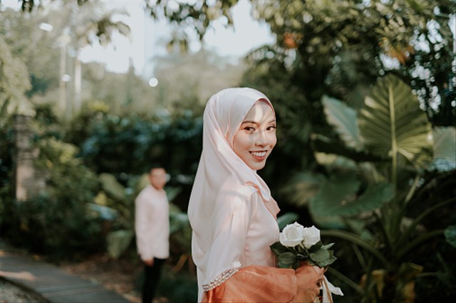 Ilustrasi mempelai wanita perlu menerima mas kawin yang disiapkan oleh mempelai pria. Foto: Unsplash