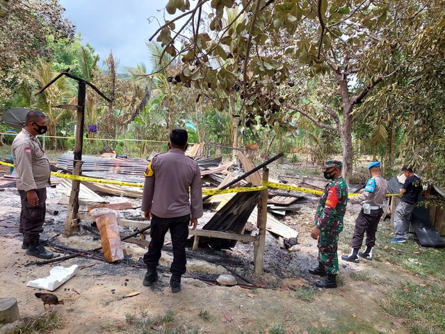 Rumah pasutri yang ludes dibakar warga. Foto: Dok Polisi.