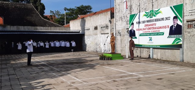 Pelaksanaan peringatan Hari Amal Bakti ke-76 Kementerian Agama tahun 2022 di Kantor Kementerian Agama Kabupaten Cirebon, Senin (3/1/2022). FOTO: Anatasya/CIREMAITODAY