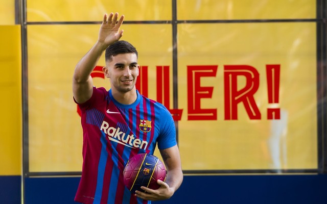 Ferran Torres Dipresentasikan di Camp Nou (Source: www.fcbarcelona.com)