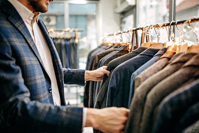 Ilustrasi OOTD Pria Simple. Sumber: Unsplash.