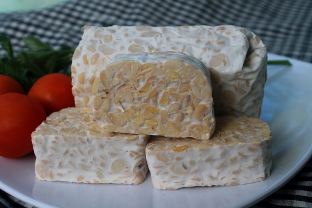 Tempe yang akan Diolah Menjadi Keripik Tempe. Foto: Pixabay