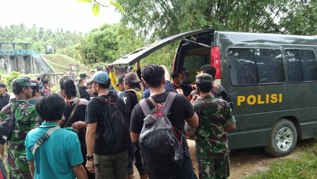 Suasana evakuasi jenazah teroris Poso, Ahmad Panjang, di Wilayah Kabupaten Parigi Moutong, Sulawesi Tengah, Selasa, 4 Januari 2022. Foto: Istimewa