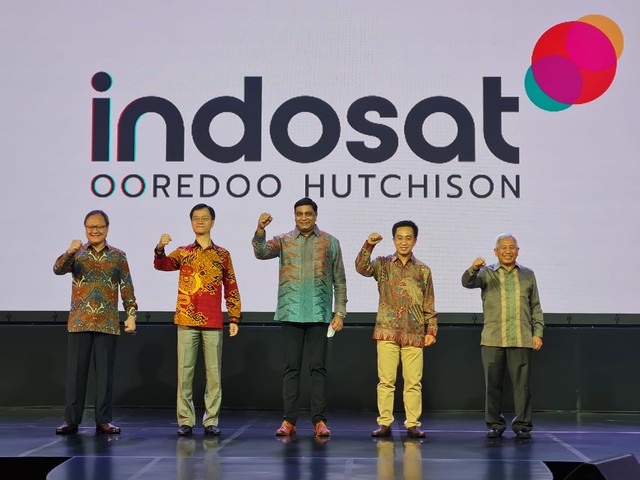 Indosat Ooredoo dan Hutchison Tri (3) Indonesia resmi merger jadi Indosat Ooredoo Hutchison. Pamer logo baru. Foto: Aulia Rahman Nugraha/kumparan
