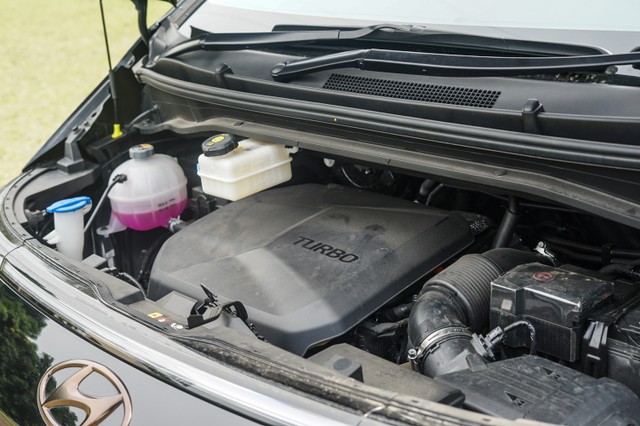 Liburan Singkat ke Bandung Pakai Hyundai Staria, Ini Plus Minusnya (191096)