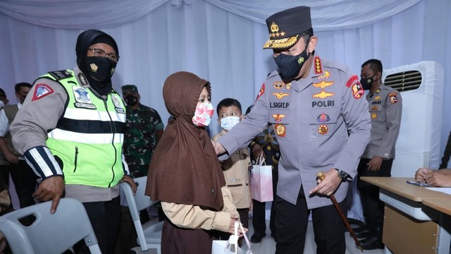 Kapolri Jenderal Pol Listyo Sigit Prabowo saat meresmikan Vaksinasi Mereka untuk Anak di Jakarta Pusat. Foto: Polri