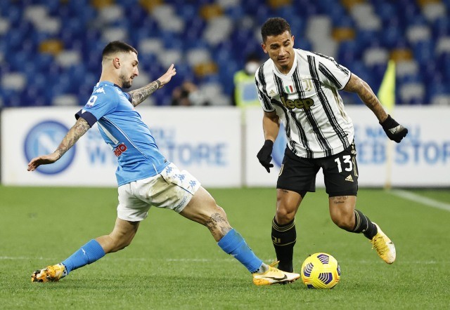 Pertandingan Napoli vs Juventus di Liga Italia 2020/2021, Minggu (14/2/2021). Foto: REUTERS/Ciro De Luca