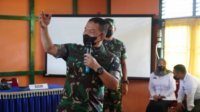 Jenderal Dudung Jadi Guru SD di Perbatasan RI-Malaysia, Ajarkan soal Pancasila (42831)
