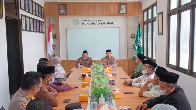 KAPOLDA Riau, Irjen Pol Mohammad Iqbal, saat silaturahmi ke kantor Pimpinan Wilayah Muhammadiyah Riau, Rabu (5/1/2022). 