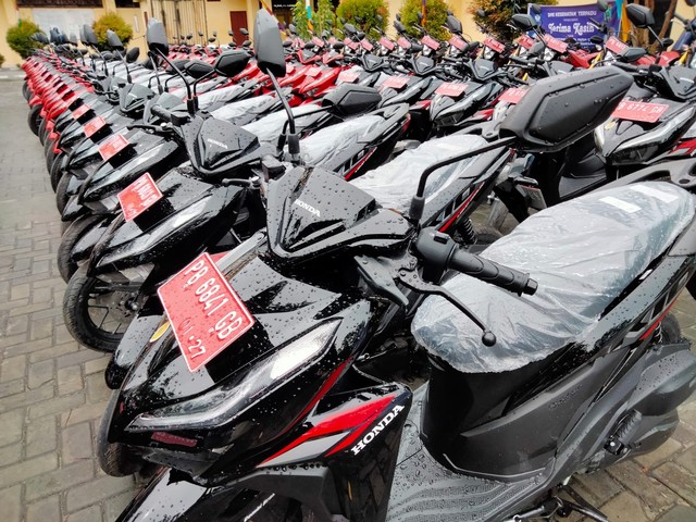 72 unit sepeda motor yang diberikan Gubernur Papua Barat, Dominggus Mandacan