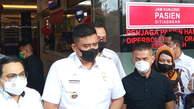 Wali Kota Medan Bobby Nasution saat memberikan keterangan terkait isu WNA di Medan terpapar Omicron. Foto: Dok. Istimewa
