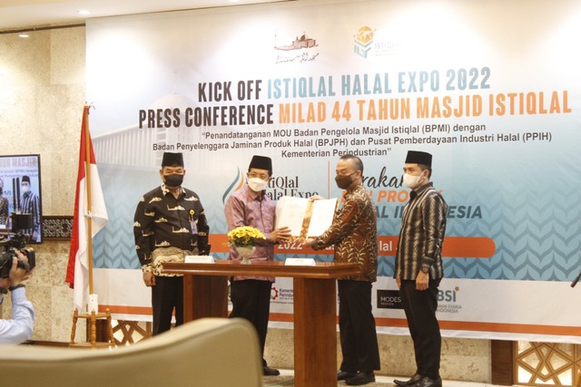 Konferensi pers Istiqlal Halal Expo 2022 di VIP room Masjid Istiqal Jakarta  Foto: Destihara Suci Milenia/Kumparan