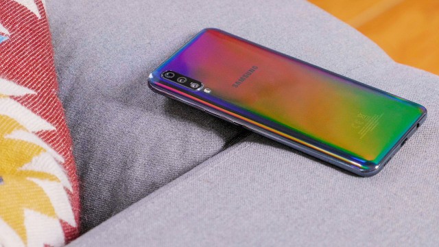 Samsung A50 yang memiliki spesifikasi hardware dan software mumpuni. Foto: Samsung Official Fanpage