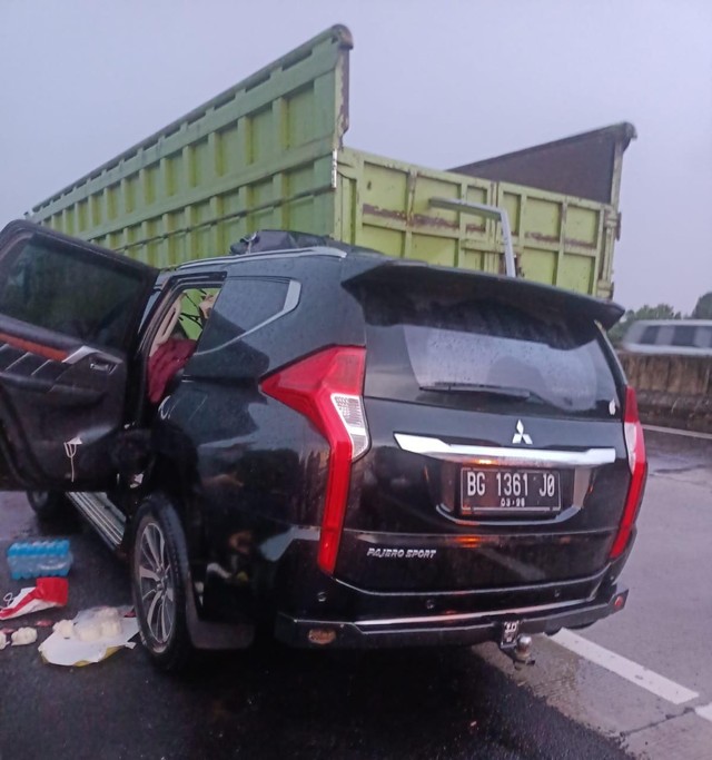 Kecelakaan lalu lintas di KM 119 Ruas Tol Bakter Lampung Tengah, Kamis (6/1). | Foto: Ist