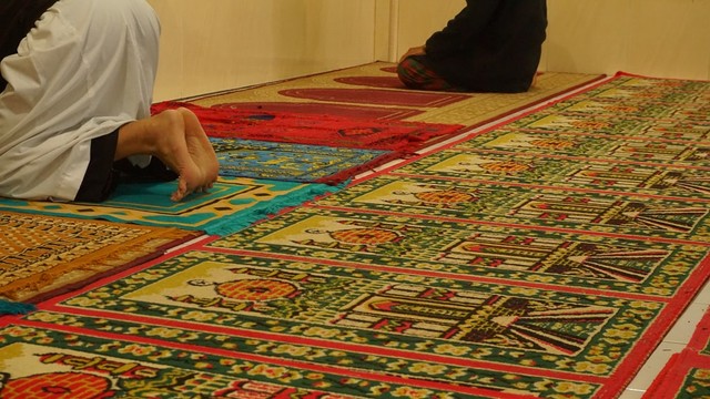 Sebutkan tiga syarat diterimanya amal saleh umat muslim! Foto: Unsplash
