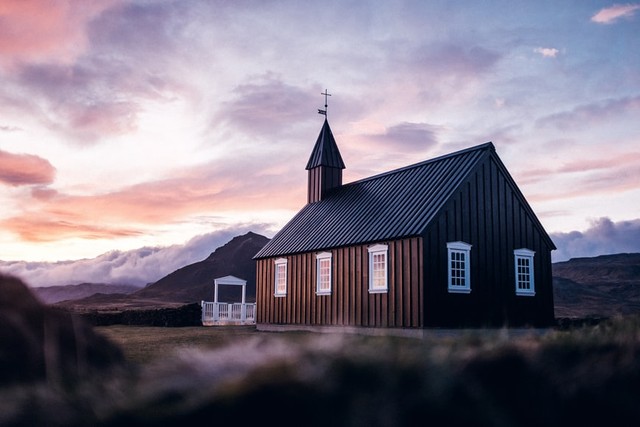 Ilustrasi 5 Perintah Gereja. Foto: Unsplash