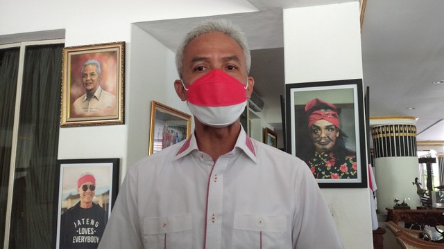Gubernur Jawa Tengah Ganjar Pranowo saat ditemui awak media di rumah dinasnya. Foto: Intan Alliva/kumparan