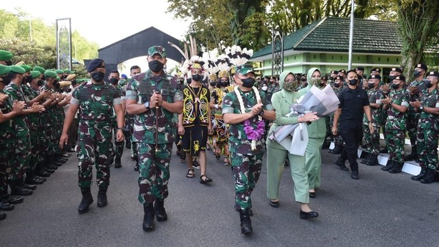 KSAD Jenderal Dudung Abdurachman saat mengunjungi Kodam VI/Mulawarman, Balikpapan. Foto: TNI AD