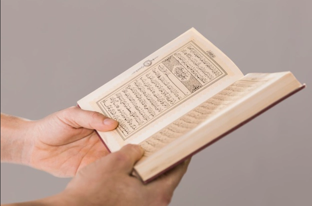 Ilustrasi hukum tajwid Surat Al-Hujurat ayat 12. Foto: freepik.com