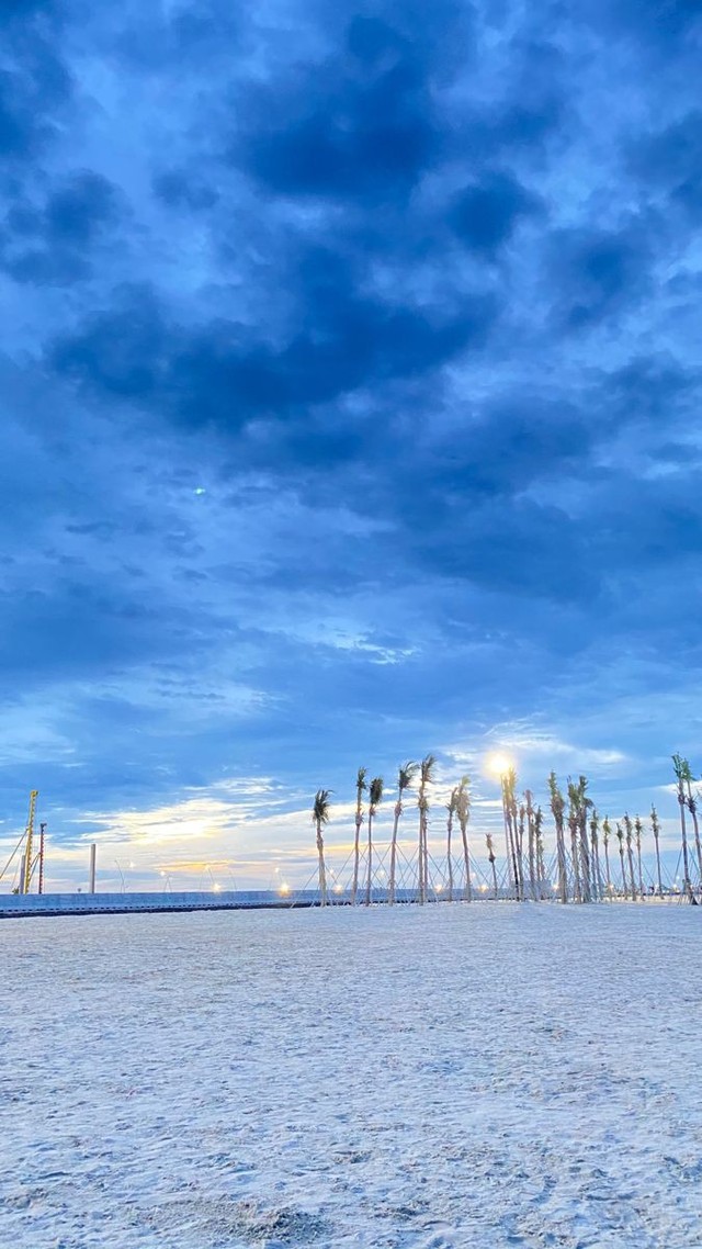 pantai pasir putih, sumber : foto camera