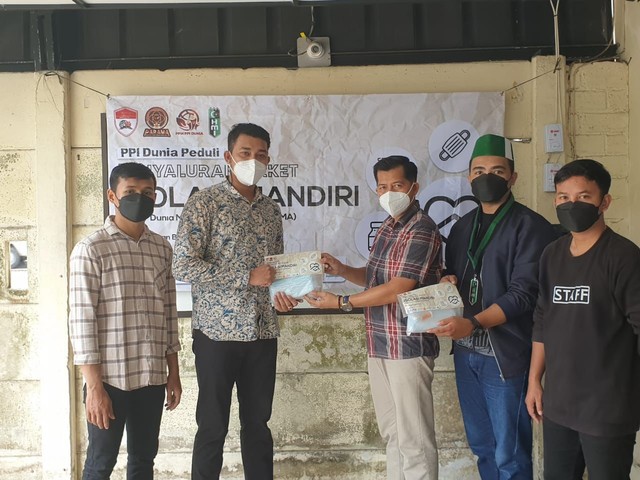 PT BIMA Bagikan Ratusan Paket Isolasi Mandiri Bersama PPI Dunia (1)