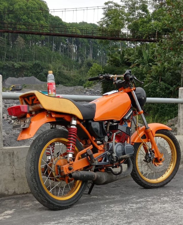 Yamaha RX King modifikasi milik Deni penyandang disabilitas asal Lumajang. Foto: Deni 