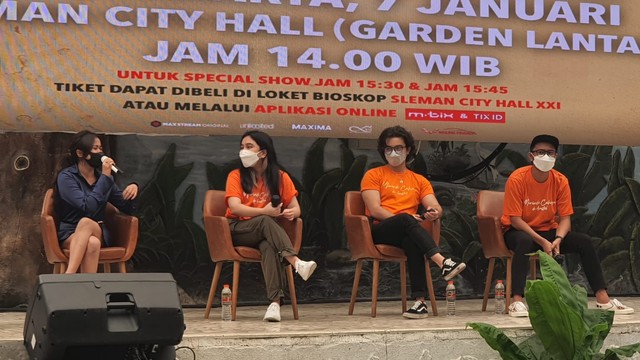 (dari kiri ke kanan) Brisia Jodie, Rachel Amanda, Bryan Domino, Ridwan Remin, saat Meet & Greet Merindu Cahaya de Amstel, di Sleman City Hall, Jumat (7/1/2022). Foto: Sandra/Tugu Jogja