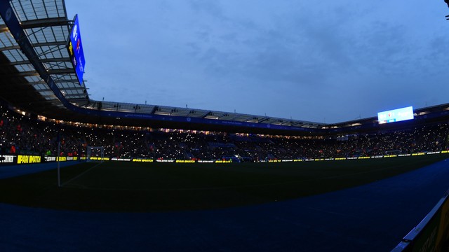 Pertandingan dihentikan setelah kesalahan lampu sorot saat pertandingan Putaran Ketiga Piala FA antara Leicester City dan Watford di King Power Stadium. Foto: Jon Hobley/MI News/NurPhoto via Reuters