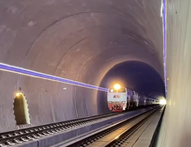 Fakta Menarik Terowongan Ijo, Lintasan KA dengan Jalur Ganda (252063)
