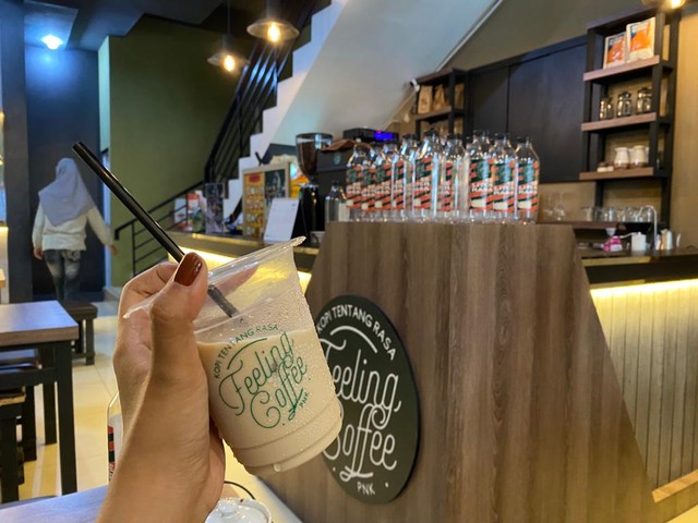 Feeling Coffee Sajikan Dimsum dan Kopi Literan yang Ramah untuk Lambung (65727)