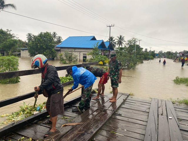 240 Rumah di Nimbokrang Kabupaten Jayapura Terendam Banjir   (65119)