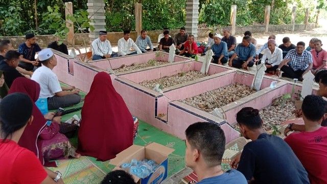 Mengenang 23 Tahun Tragedi Gedung KNPI: Kala Rakyat Aceh Disiksa dan Dibunuh (140429)