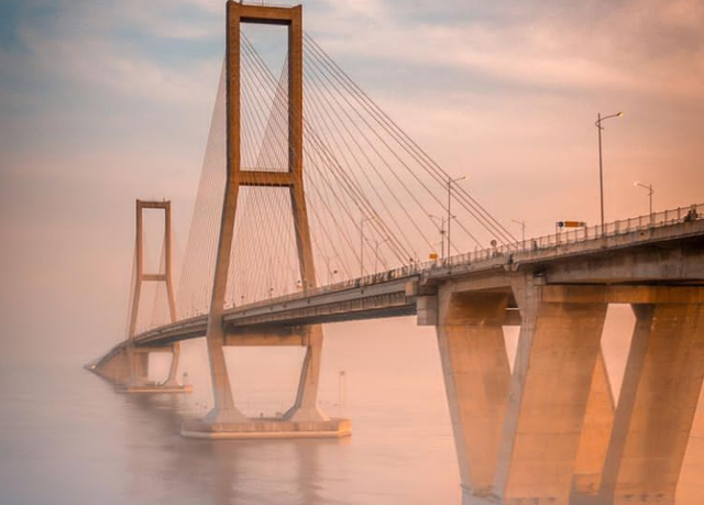 Nama rumah adat Madura adalah Tanean Lanjhang. Foto: kumparan