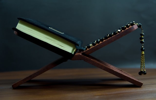 Ilustrasi Alquran. Foto: Unsplash
