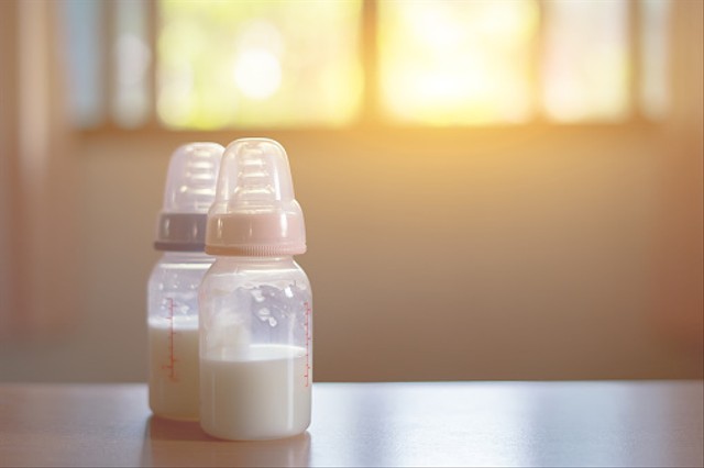 Ilustrasi rekomendasi botol susu bayi (Sumber: Unsplash)