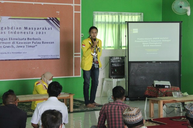 Sesi pemaparan materi sosialisasi dan seminar oleh anggota Tim Pengabdian Masyarakat Pramuka UI (Foto: Dokumentasi oleh Tim Pengabdian Masyarakat Pramuka Universitas Indonesia)